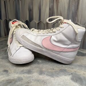 Nike Blazer Mid 77 Sunset Pulse Pink White Athletic Sneaker Girls size 6Y EUC✨